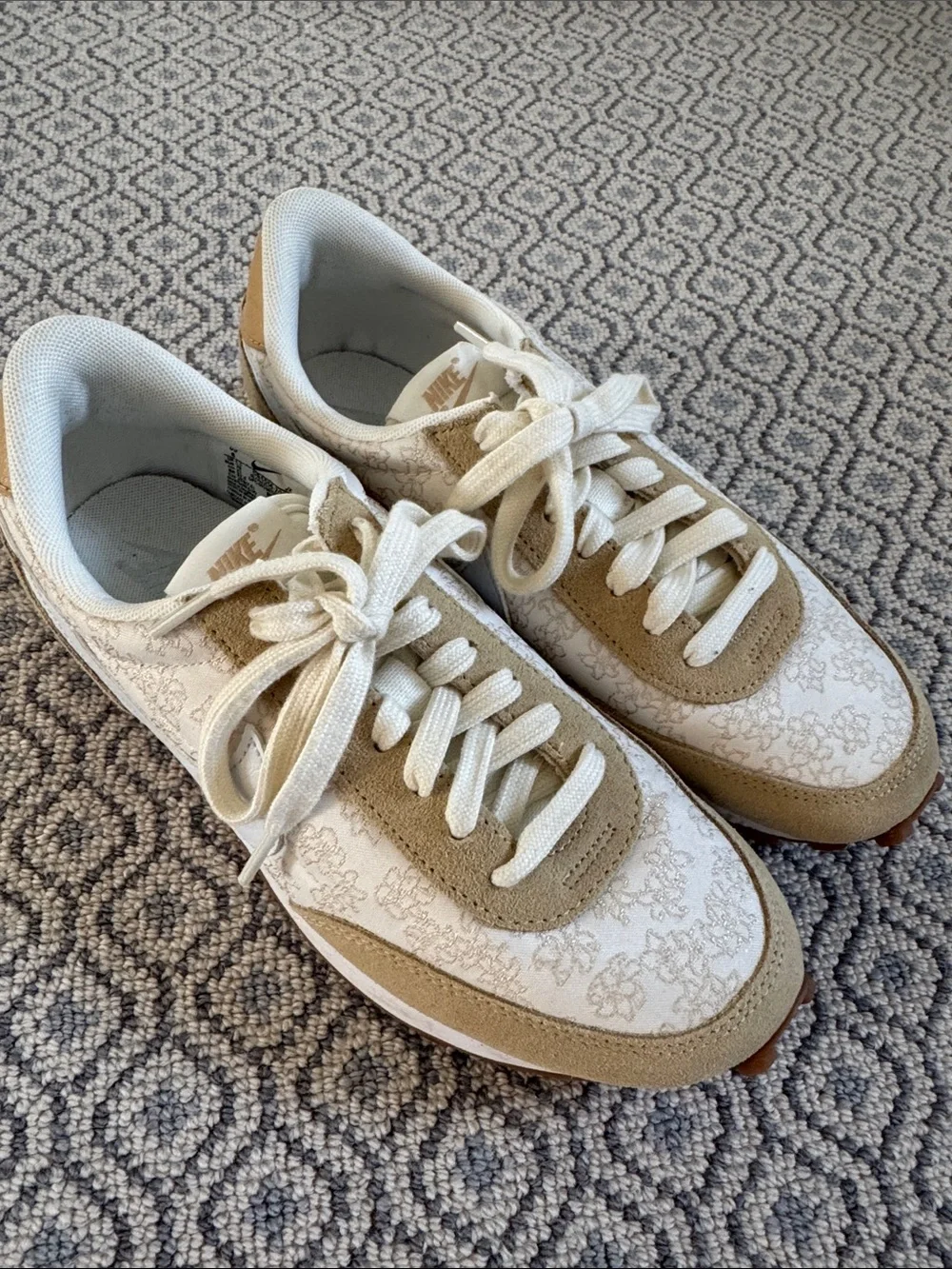 Nike Women’s Cream and Tan Floral-Print Sneakers - DR5556-200 Model